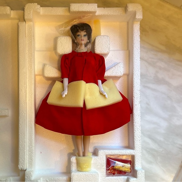 1962 Silken Flame Barbie (Brunette) - Picture 6 of 12
